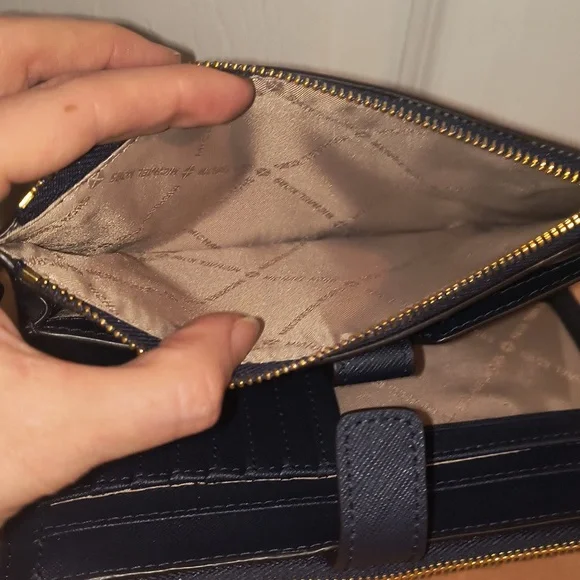 Michael Kors Jet Set Navy Floral Double Zip Wristlet - Picture 12 of 13